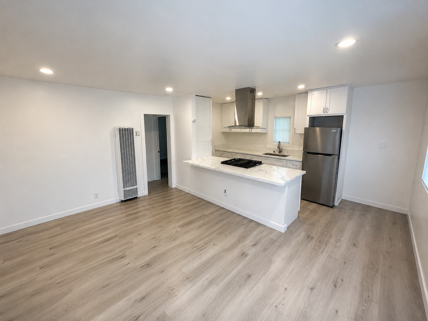 Oceanside Apartment: 410 Grant Street