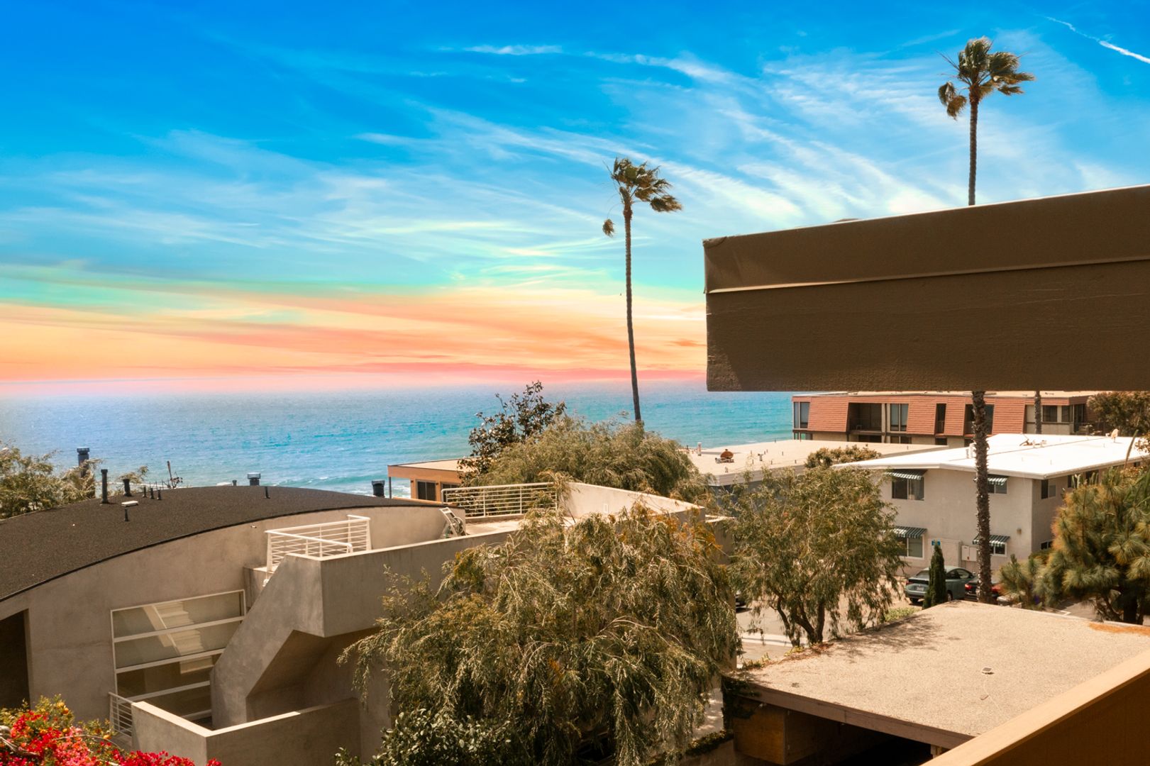 Del Mar Apartment: 390 Stratford Court