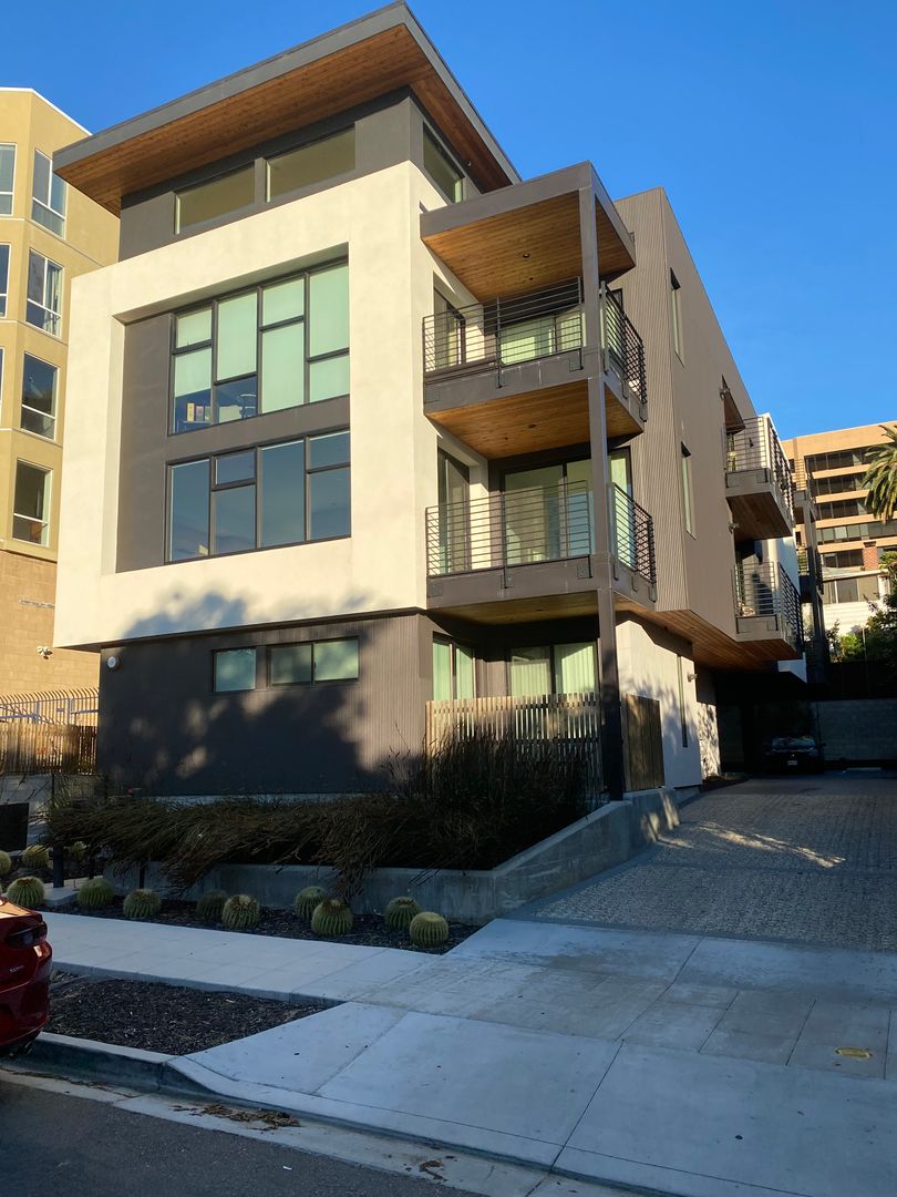 San Diego Apartment: 2535 Brant Street