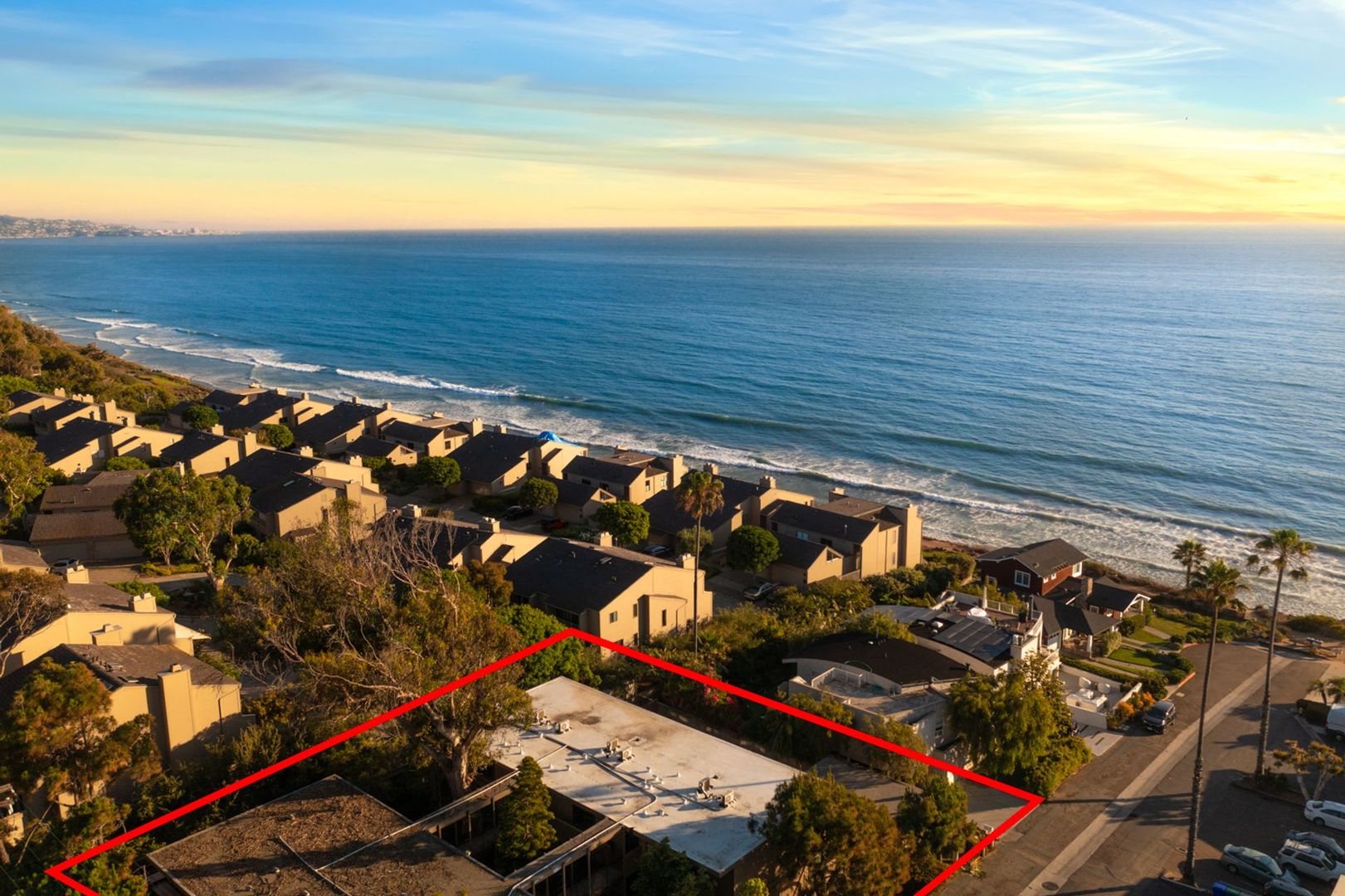 Del Mar Apartment: 390 Stratford Court