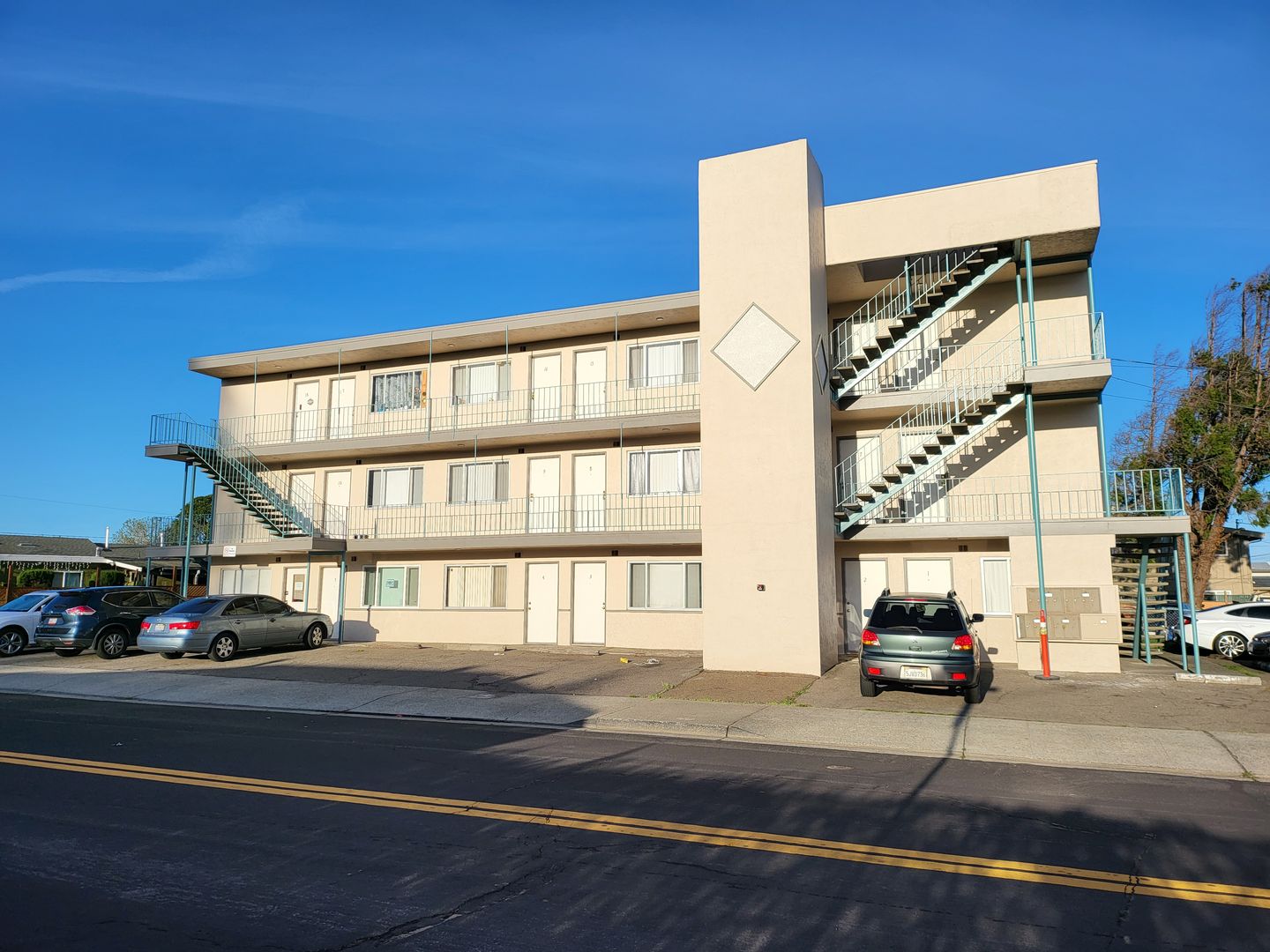 San Pablo Apartment: 2488 Market