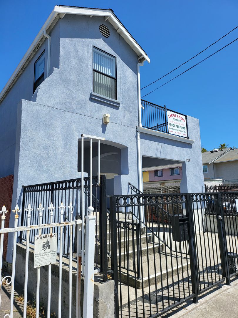Richmond House: 526 Harbour Way