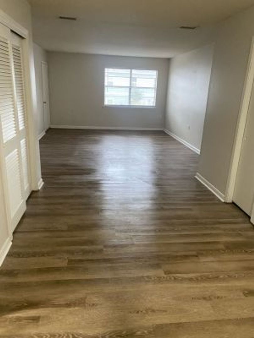 Fort Walton Beach Apartment: Colonial Drive