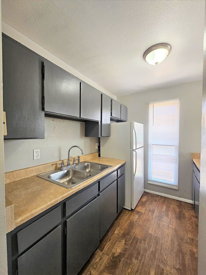 Colorado Springs Apartment: 4320 Loomis Avenue