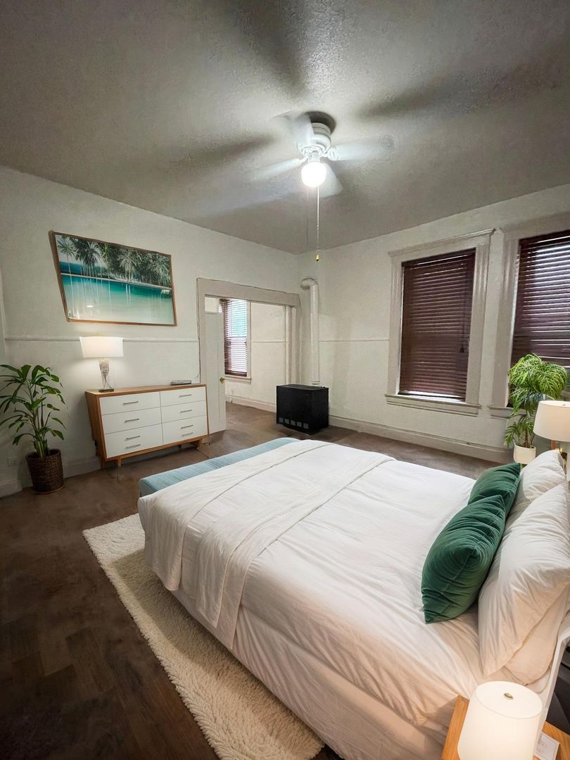 Pueblo Apartment: 207 Midway Ave