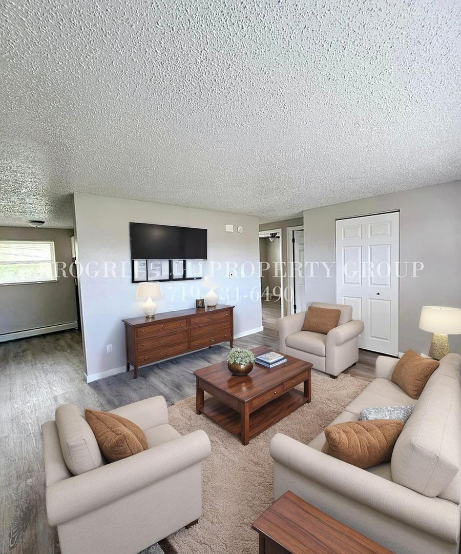 Fountain Apartment: 7165 Alegre Circle