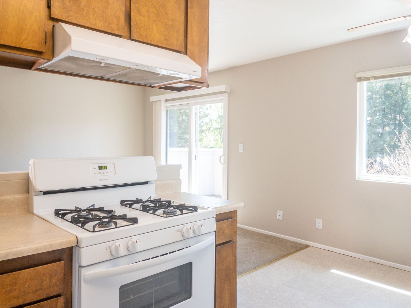 Santa Rosa Apartment: 701 Mission Blvd - Unit 09