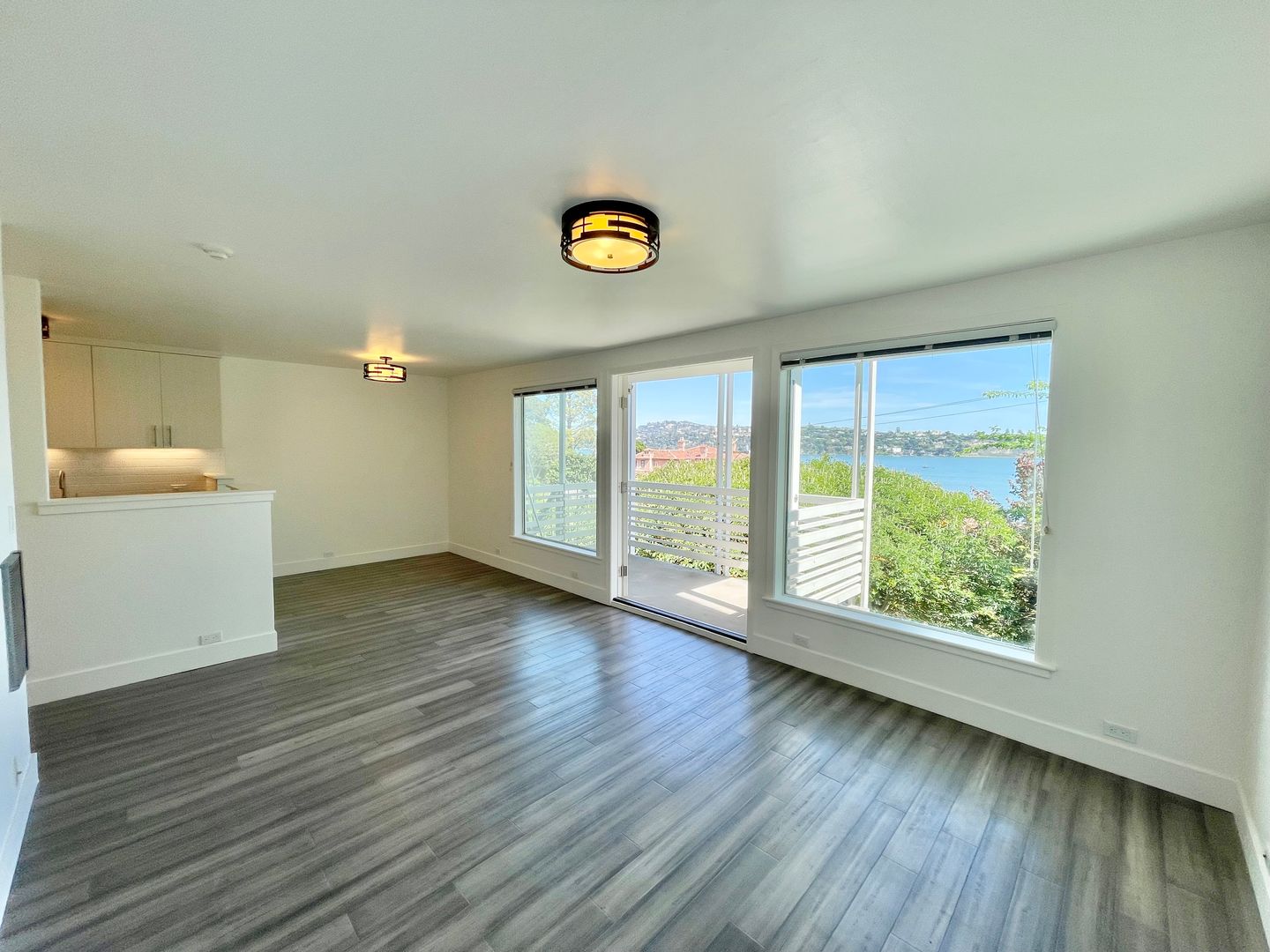 Sausalito Apartment: 77 Bulkley Avenue