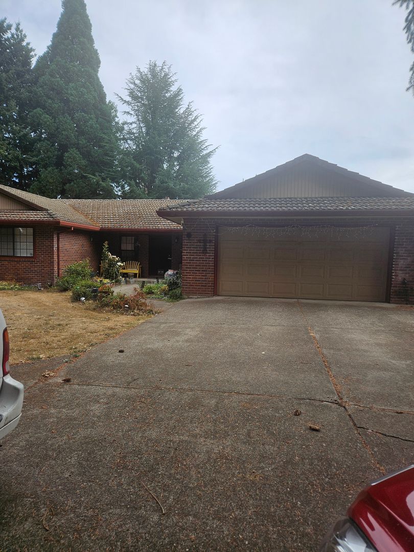 Cornelius House: 760 Webb Street