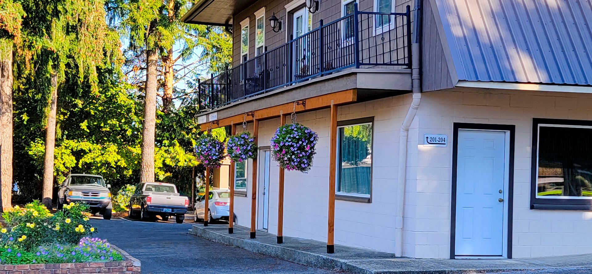 Forest Grove Apartment: 2405 Pacific Avenue - 204
