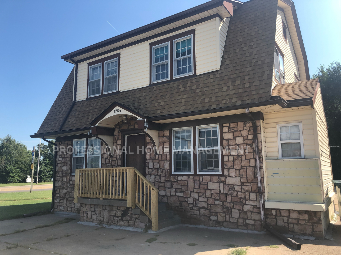 Wichita Apartment: 1204 S Hydraulic Ave