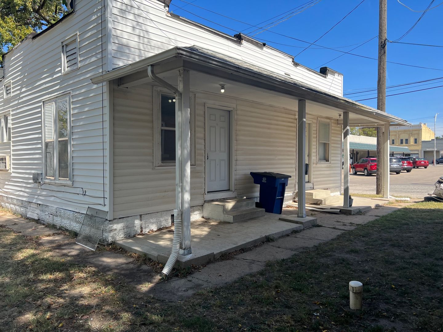 Newton House: 209 Old Mill Rd