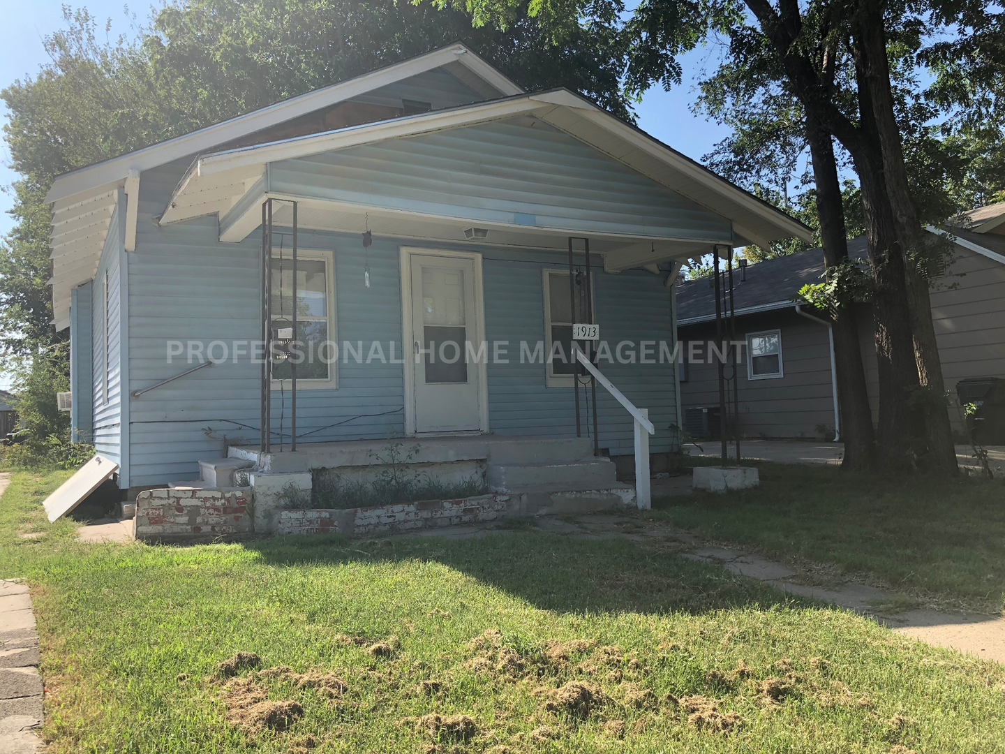 Wichita House: 1913 S Gold