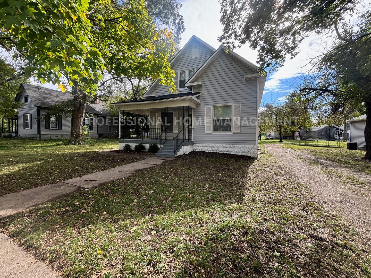 Charming 4 bedroom/2 bath home in Winfield!