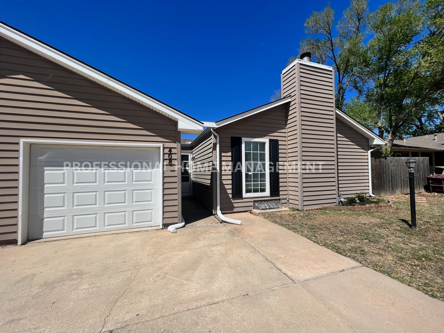 Wichita House: 408 S Woodchuck Ln