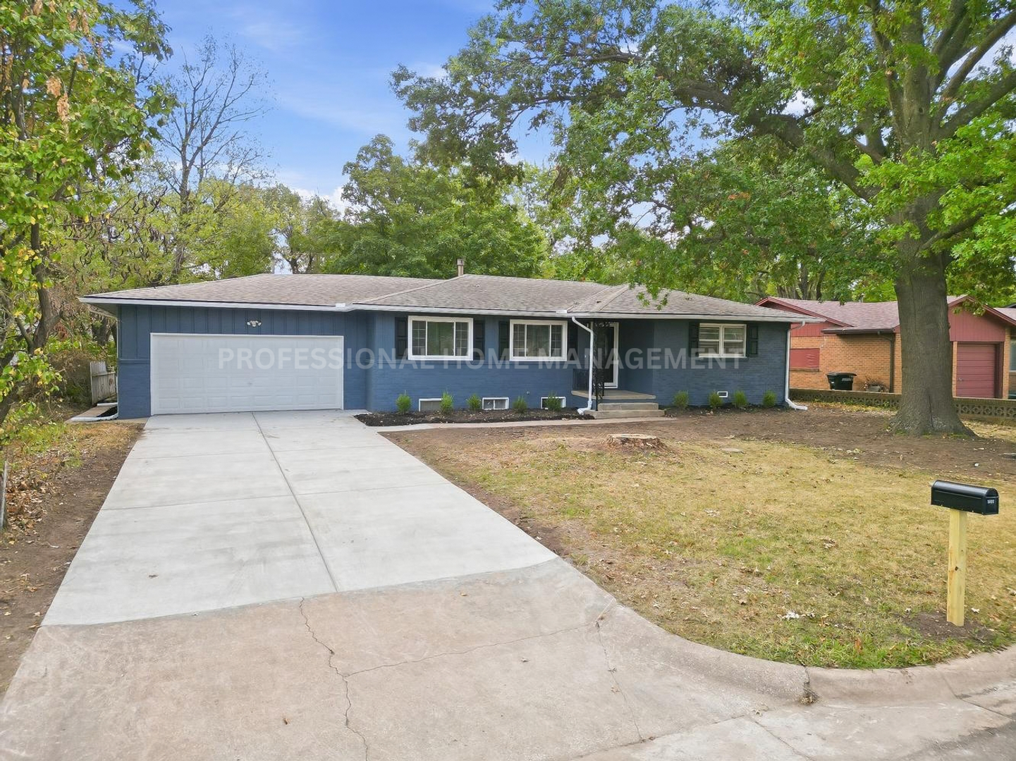 Augusta House: 2322 N Dearborn St
