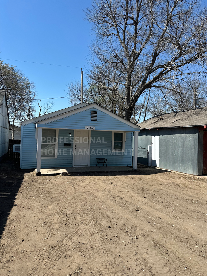 Wichita House: 1913 S Gold 1/2
