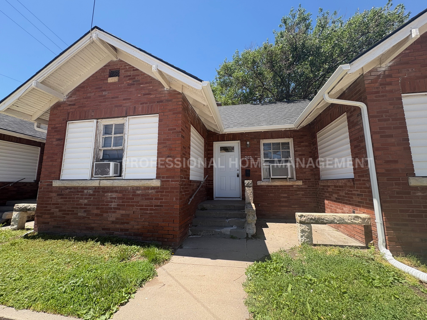 Newton House: 203 Old Mill RD