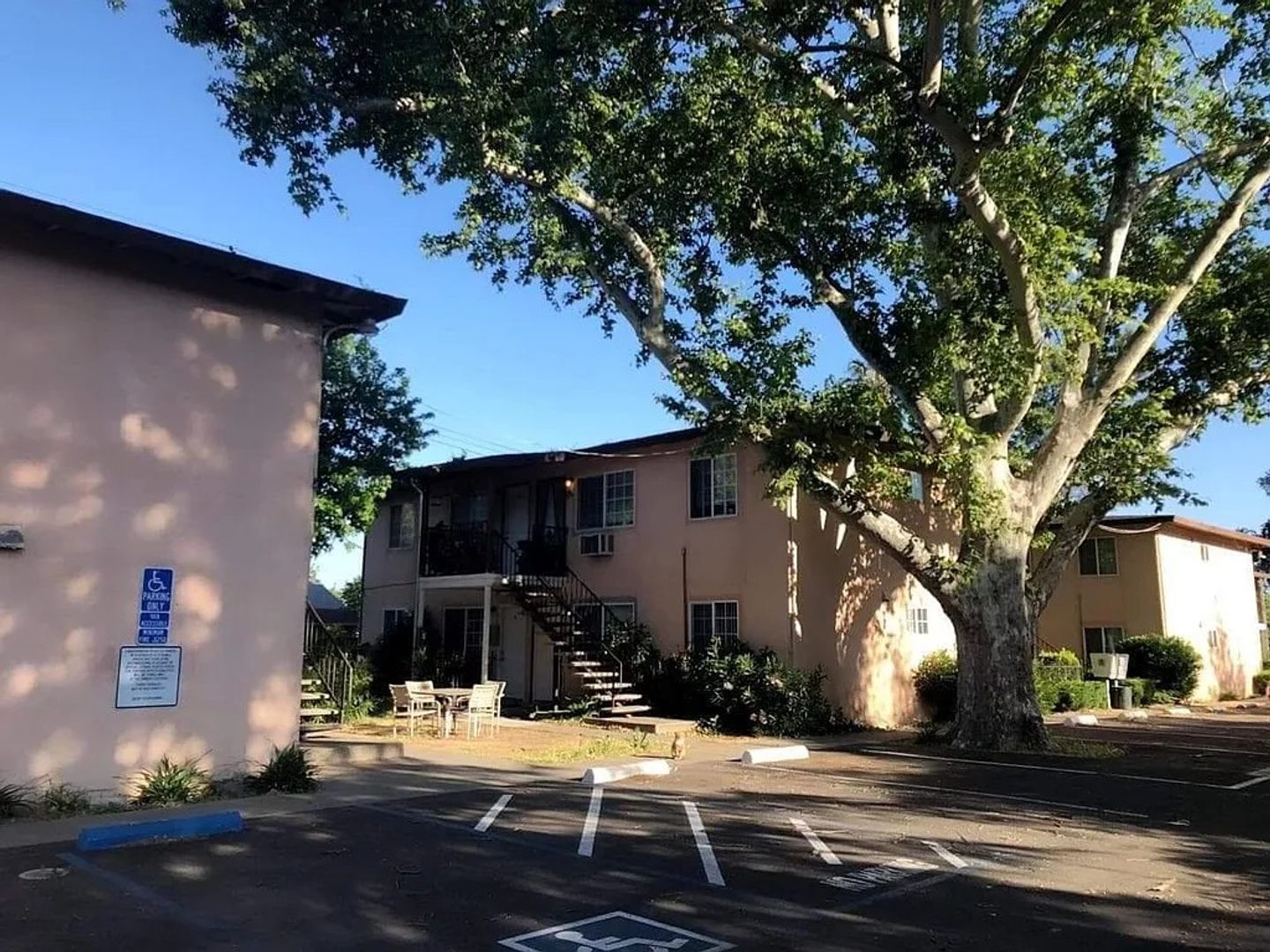 Sacramento Apartment: 1015 Arcade Blvd