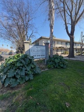 Beautiful, Convenient 2 Bedroom Unit! Half Off First Month's Rent!! – photo 1
