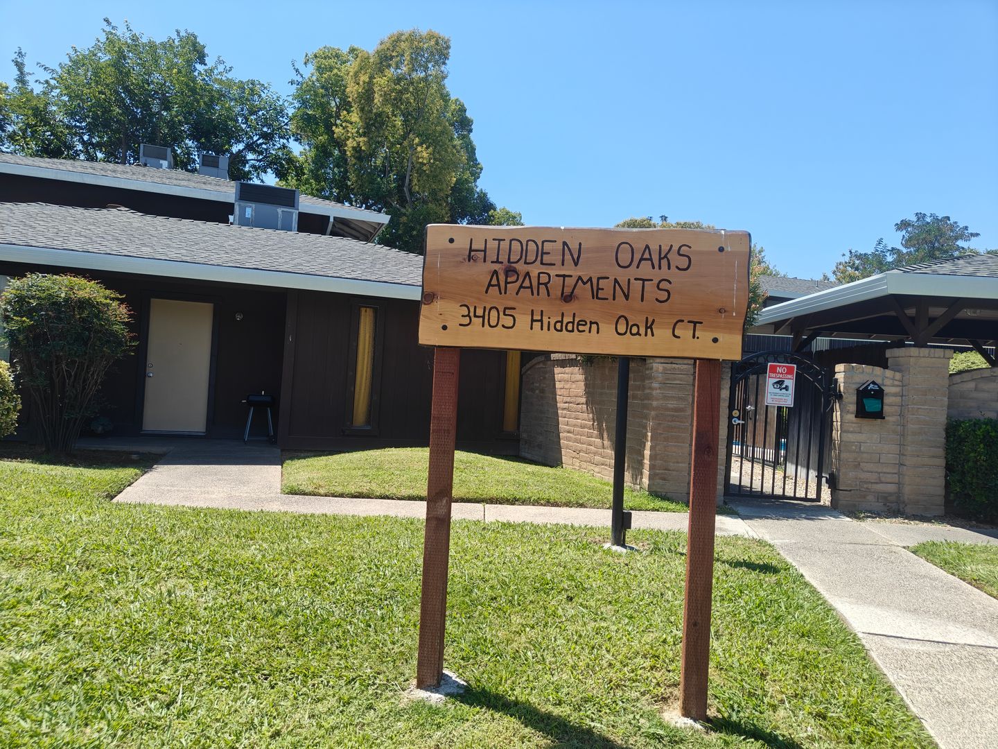 Sacramento Apartment: 3401 Hidden Oak Court