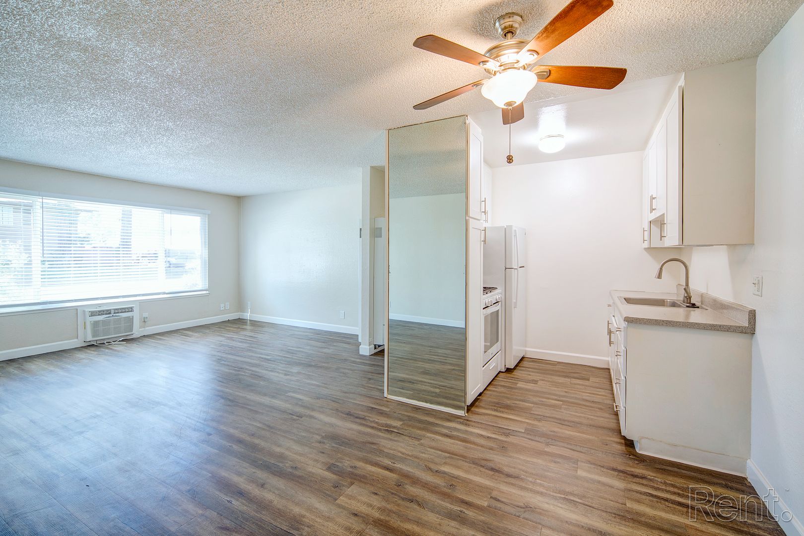 Sacramento Apartment: 9825 Lincoln Village Dr