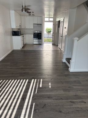 SACRAMENTO TOWNHOME [ *** MOVE-IN SPECIAL - 1/2 OFF OF THE 1ST MONTH'S RENT WITH A ONE YEAR LEASE FOR QUALIFIED APPLICANTS!! *** ] – photo 1