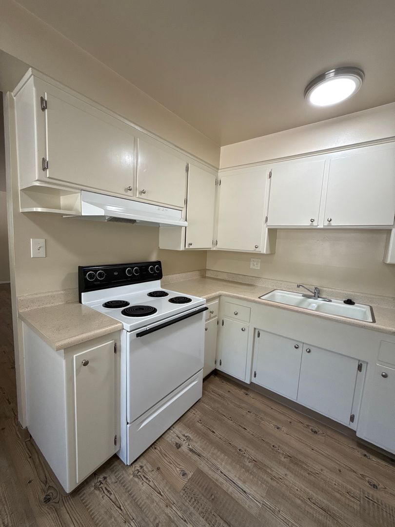Chico Apartment: 1045 Esplanade