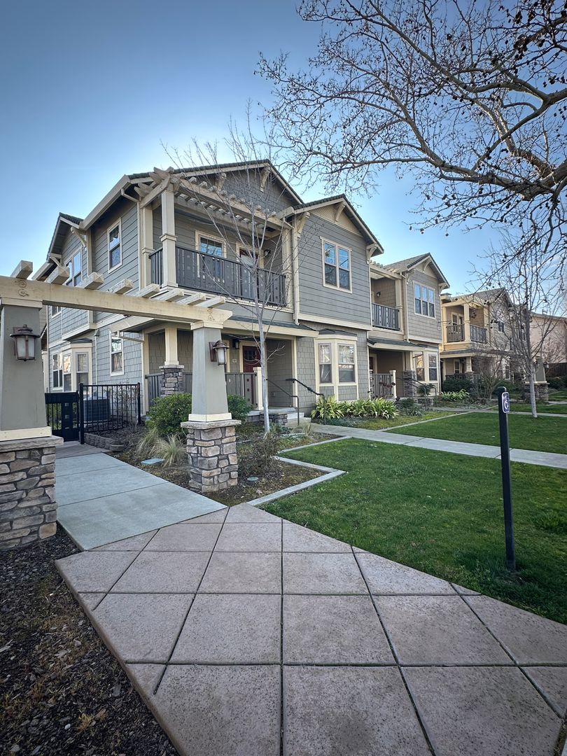 Sacramento Apartment: 3940 H Street