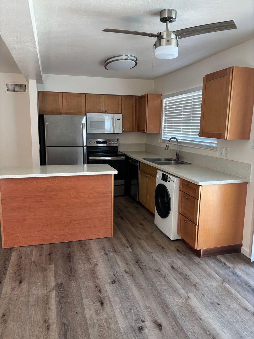 Carmichael Apartment: 4721 Marconi Ave
