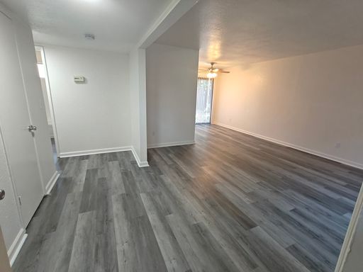 Upstairs beautiful 2 bedroom with balcony – photo 1