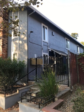 Beautifully Renovated 1 Bedroom Apartment in Gated Community – photo 1