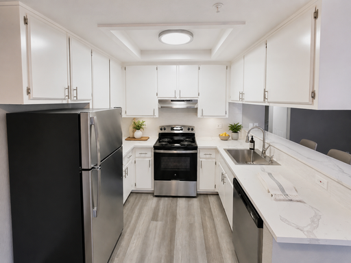 Spacious Garden Style 2 Bed 1.25 Bath – photo 1