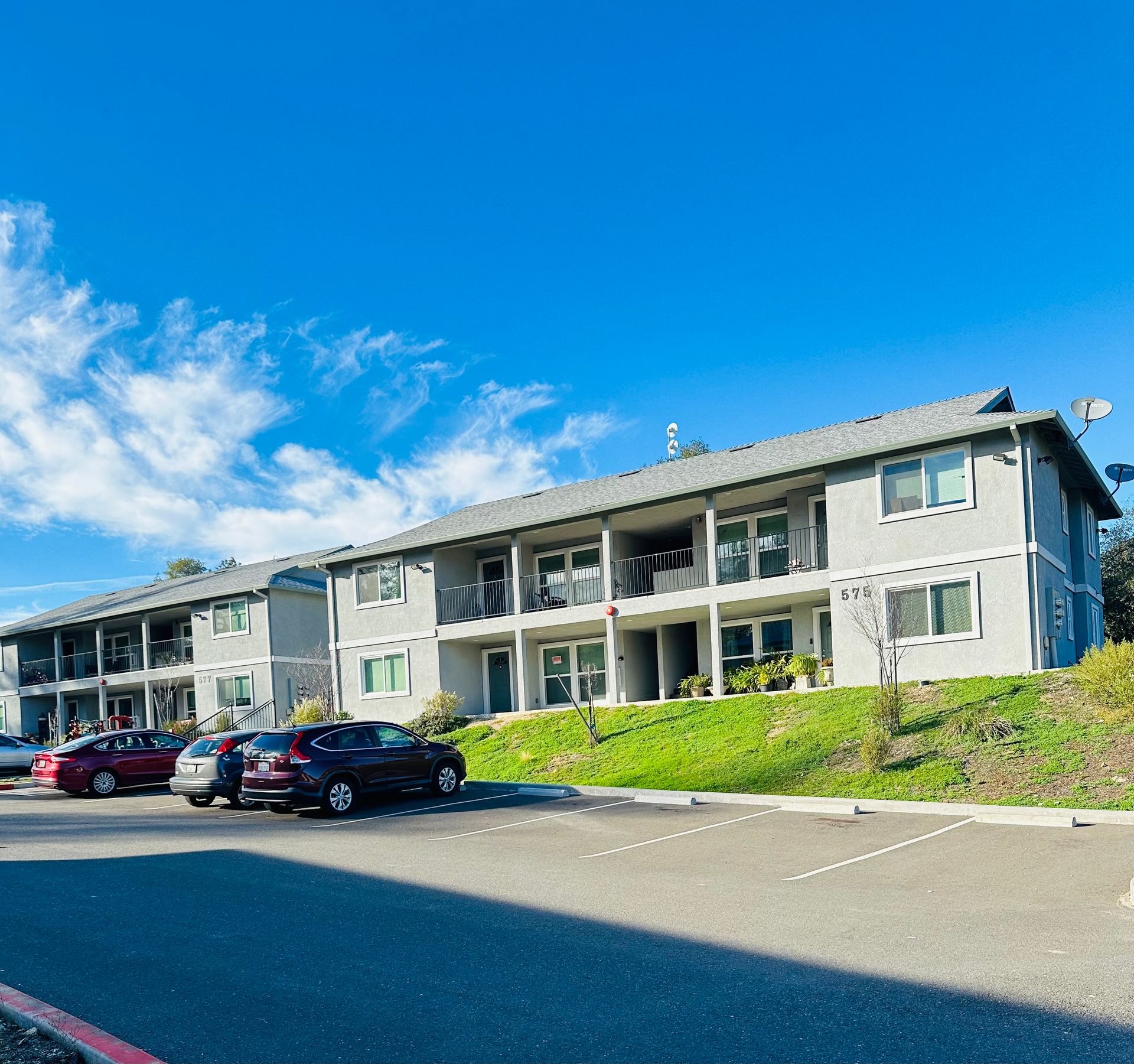 Diamond Springs Apartment: 575 -579 Racquet Way