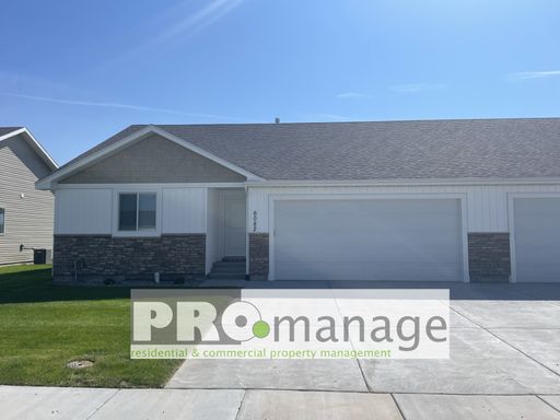 3 Bed, 2 Bath Town Home w/ 2 Car Garage - Idaho Falls – photo 1