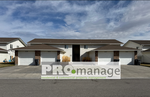 3 Bed / 1 Bath Upstairs Apartment w/ 1 Car Garage - Idaho Falls – photo 1