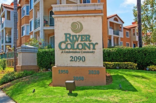 River Colony move in ready second floor unit with private enclosed patio view of the gardens! – photo 1
