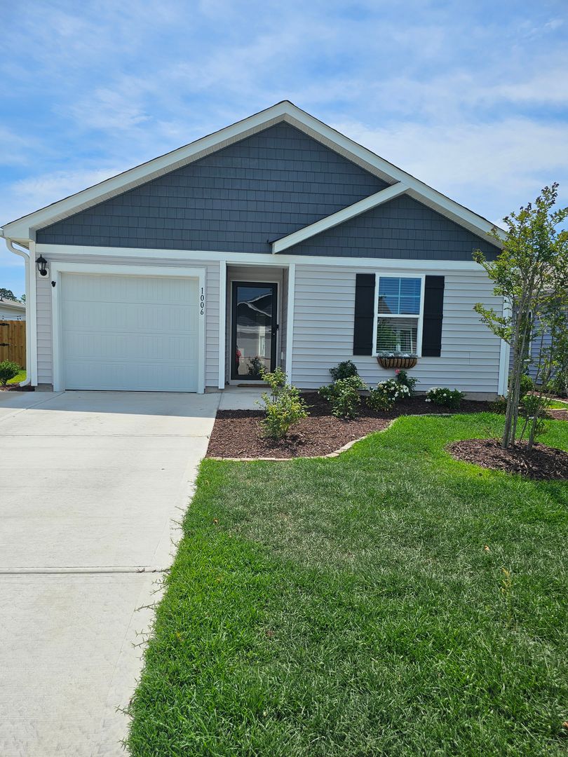 Surf City House: 1006 Course Lane