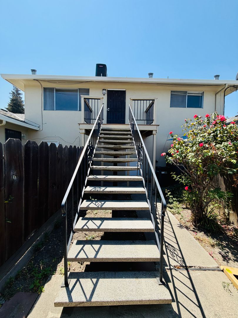 Stockton Apartment: 203 W Benjamin Holt Dr