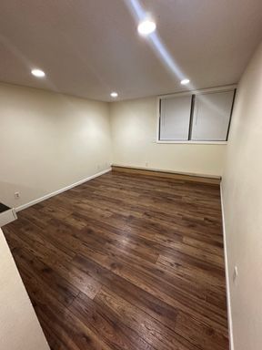 Charming 2 Bed / 1 Bath Apartment in a Prime Location! – photo 1