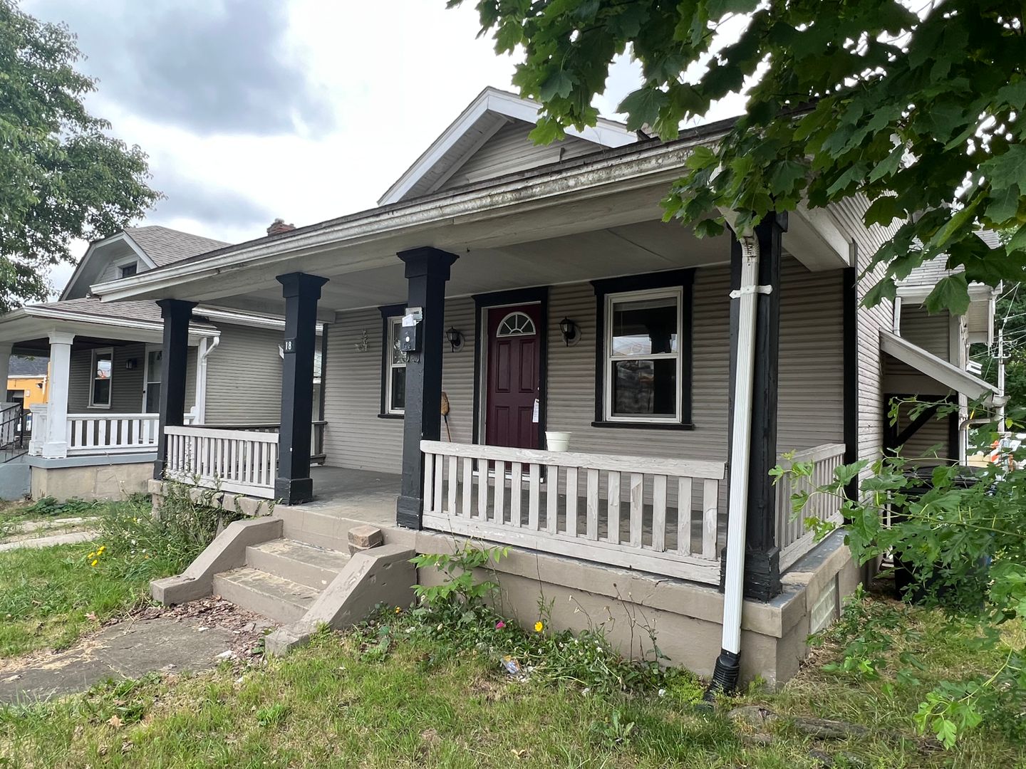 Dayton House: 18 W Siebenthaler Ave