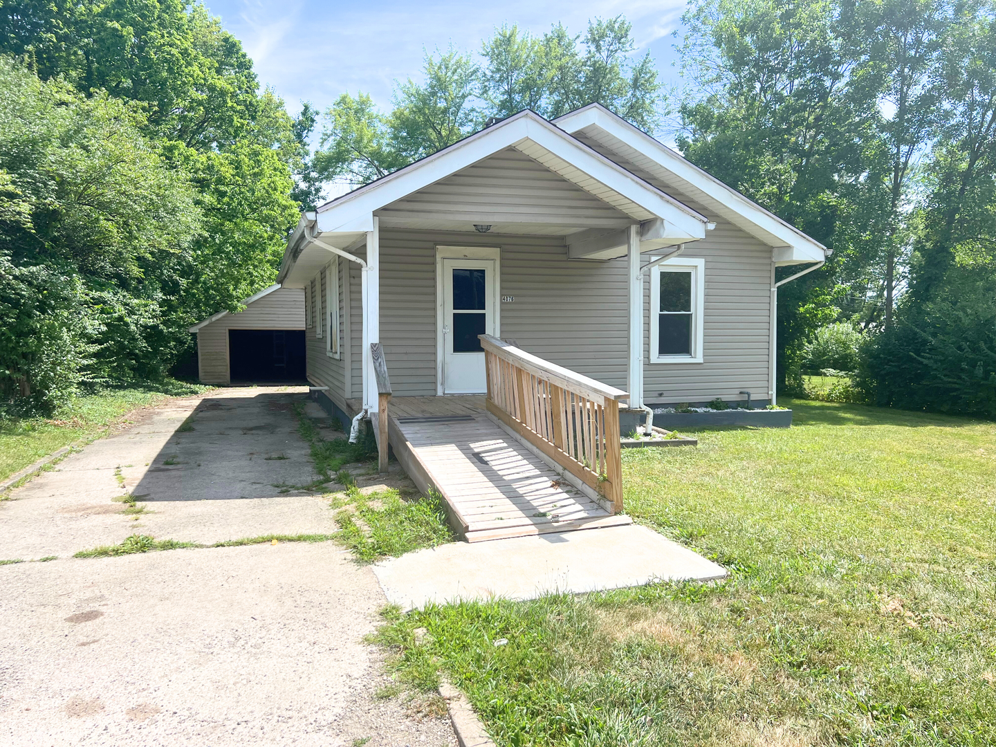 Dayton House: 4076 Annapolis Ave