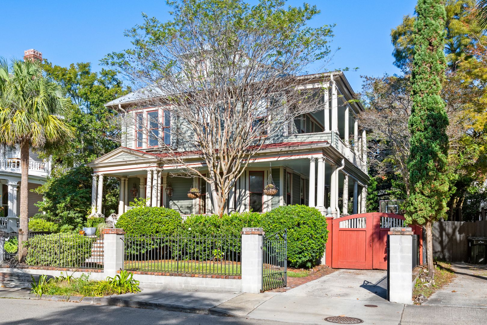 Charleston House: 118 Rutledge Avenue