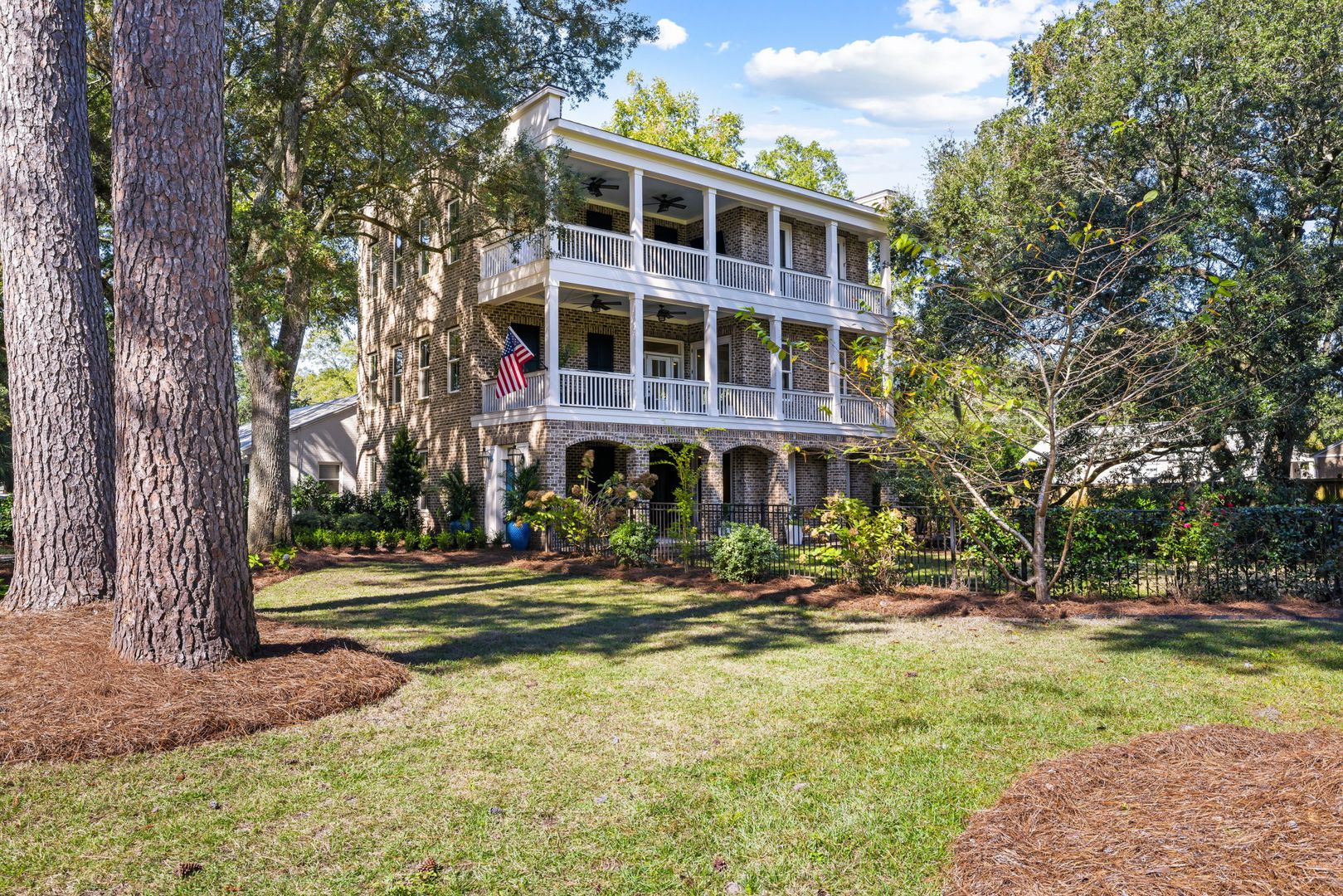 Charleston House: 2112 Parkway Drive