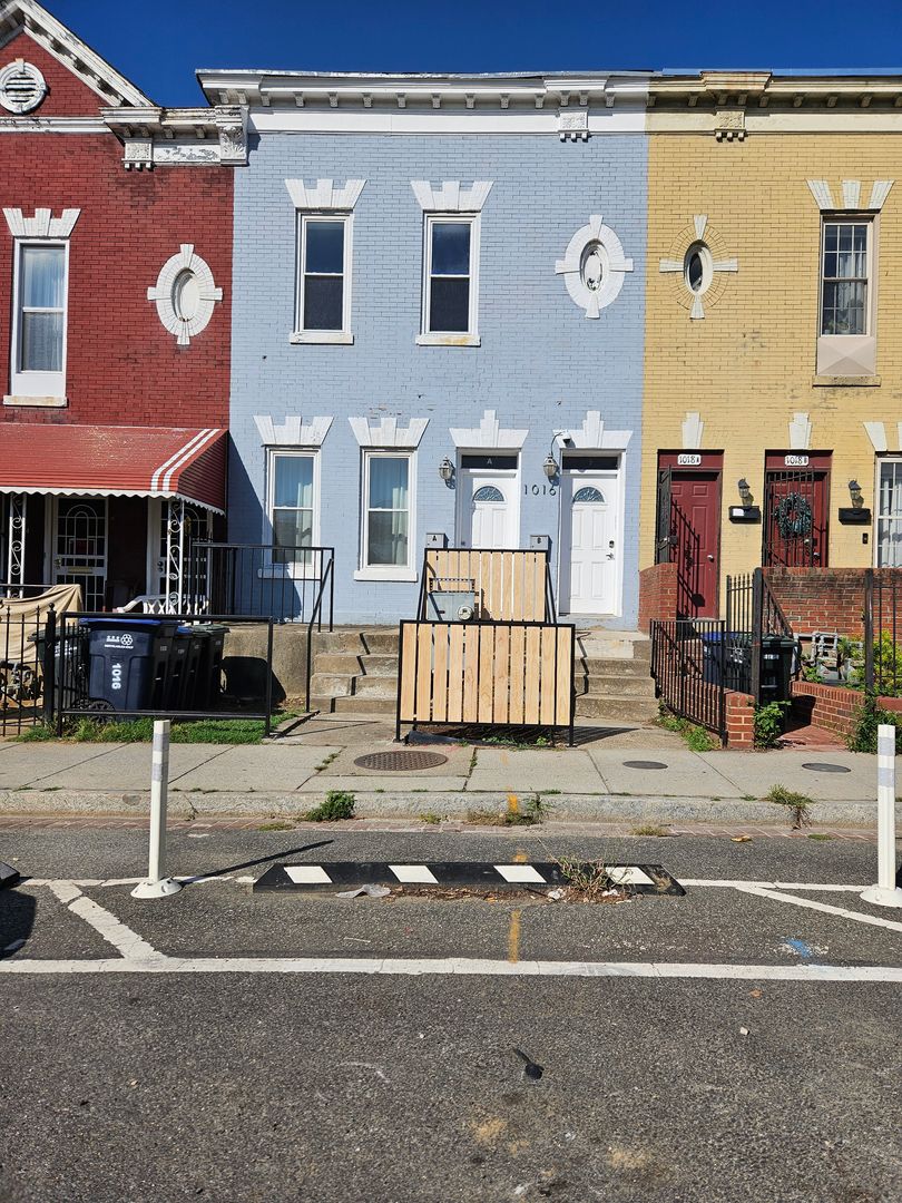 Washington Apartment: 1016 6th Street NE