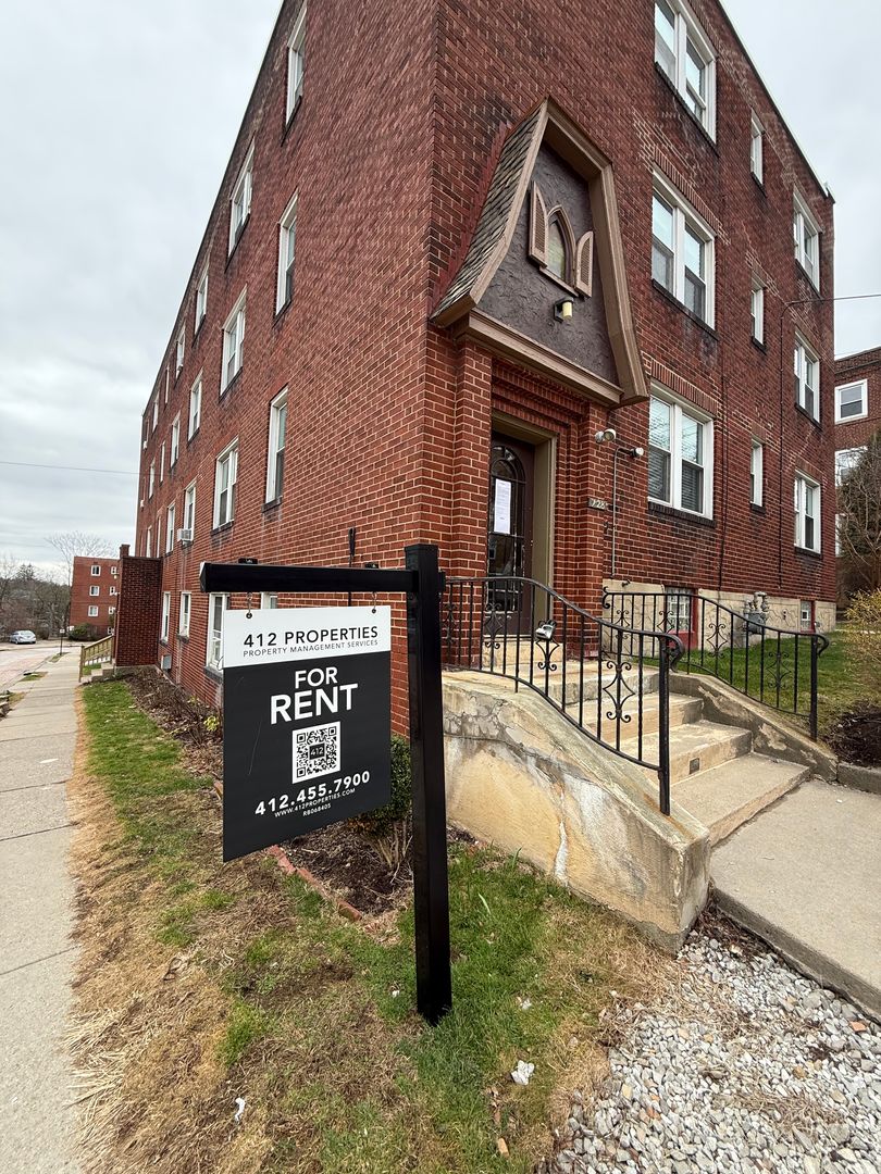 Pittsburgh Apartment: 126-128 Central Square