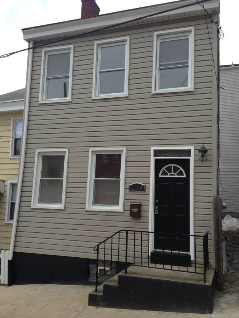 Pittsburgh House: 133 s 11th Street