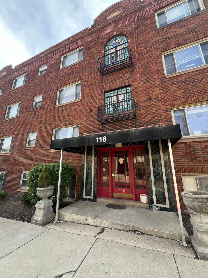 Pittsburgh Apartment: 116-120 Central Square