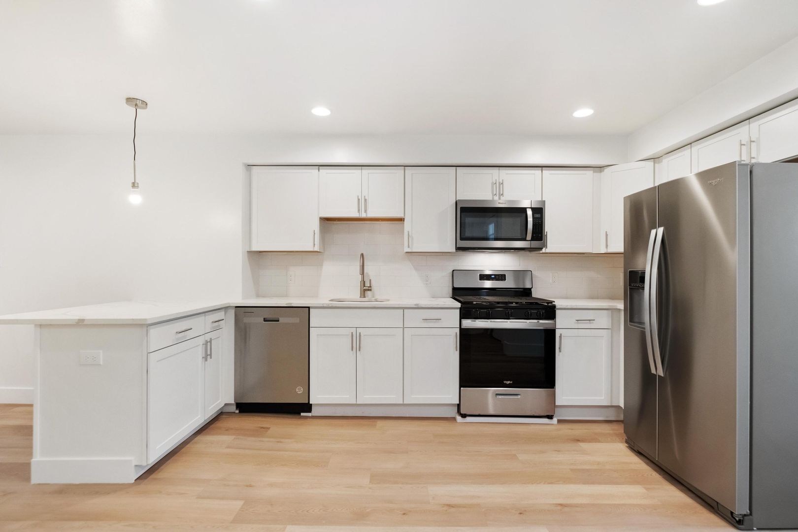 Pittsburgh Apartment: 200 N Main Street