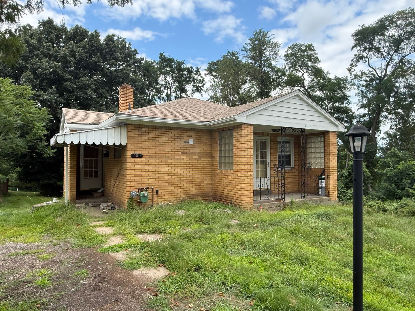 West Mifflin House: 509 Oak Street